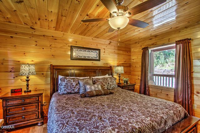 1742 Pulaski Lane, Sevierville, TN 37862