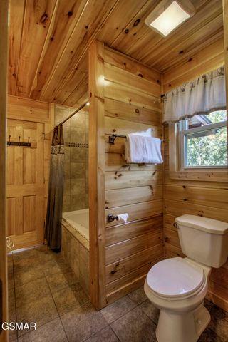 1742 Pulaski Lane, Sevierville, TN 37862