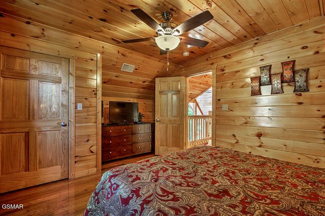1742 Pulaski Lane, Sevierville, TN 37862