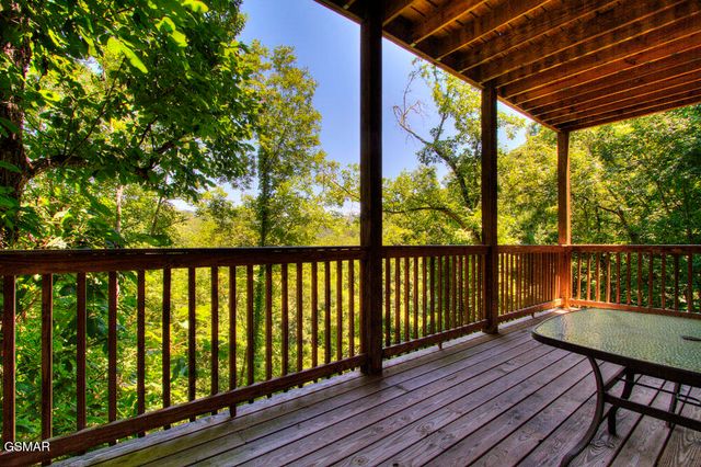 1742 Pulaski Lane, Sevierville, TN 37862