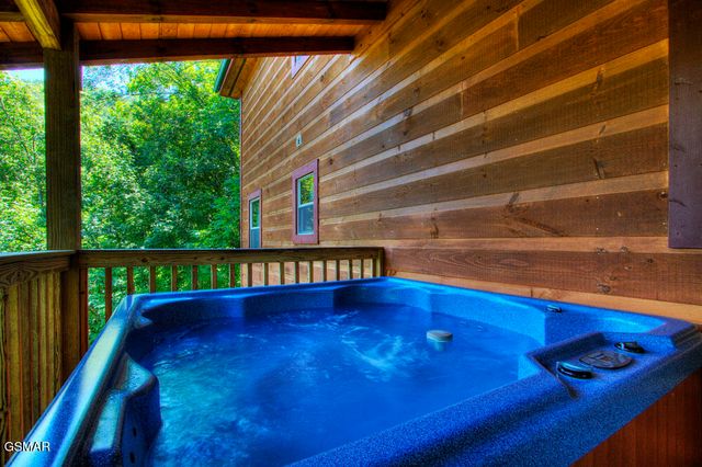 1742 Pulaski Lane, Sevierville, TN 37862
