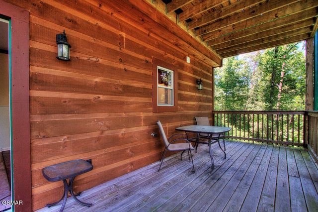 1742 Pulaski Lane, Sevierville, TN 37862