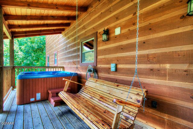 1742 Pulaski Lane, Sevierville, TN 37862