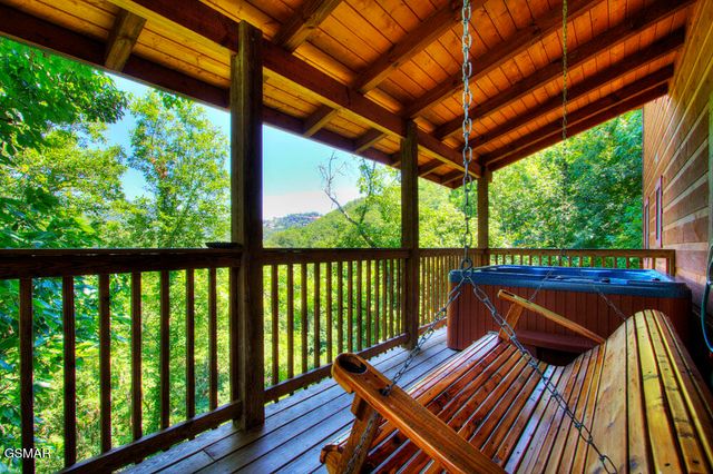 1742 Pulaski Lane, Sevierville, TN 37862