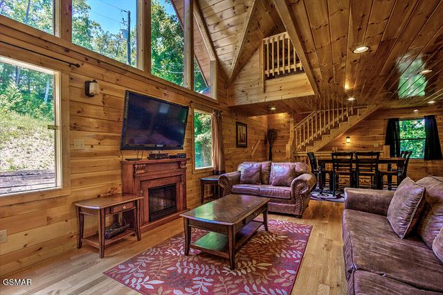 1742 Pulaski Lane, Sevierville, TN 37862
