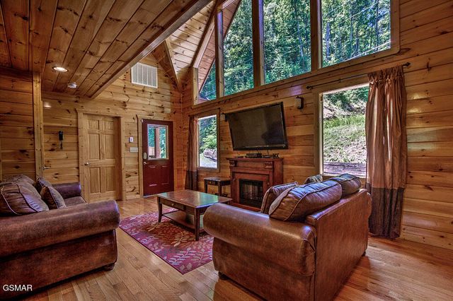 1742 Pulaski Lane, Sevierville, TN 37862