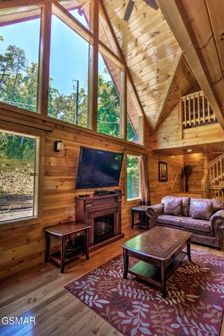 1742 Pulaski Lane, Sevierville, TN 37862