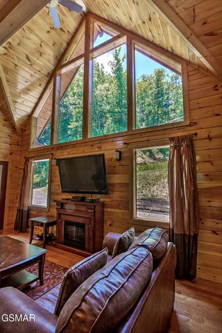 1742 Pulaski Lane, Sevierville, TN 37862
