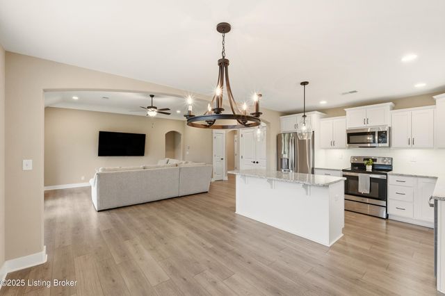 7913 Cultivator Ct, Louisville, KY 40291