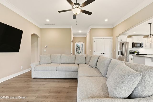 7913 Cultivator Ct, Louisville, KY 40291