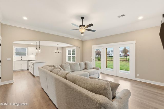 7913 Cultivator Ct, Louisville, KY 40291