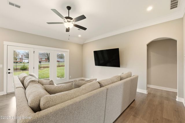 7913 Cultivator Ct, Louisville, KY 40291