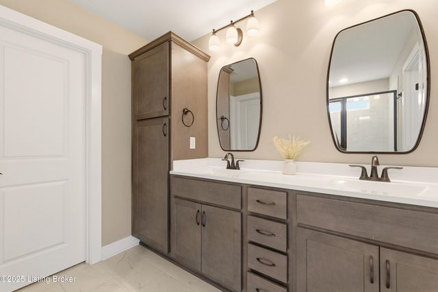 7913 Cultivator Ct, Louisville, KY 40291