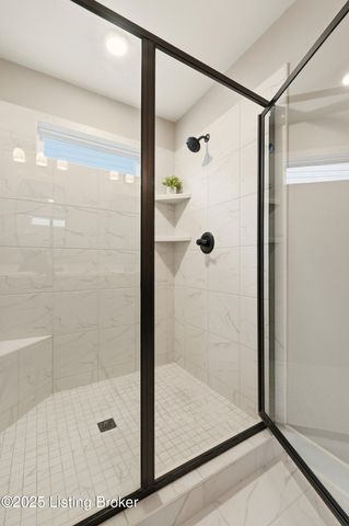 7913 Cultivator Ct, Louisville, KY 40291