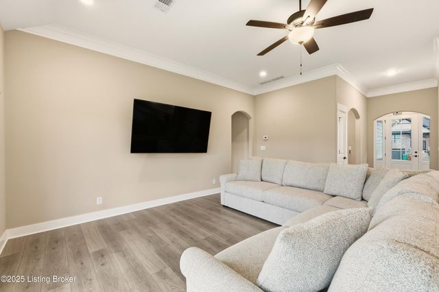 7913 Cultivator Ct, Louisville, KY 40291