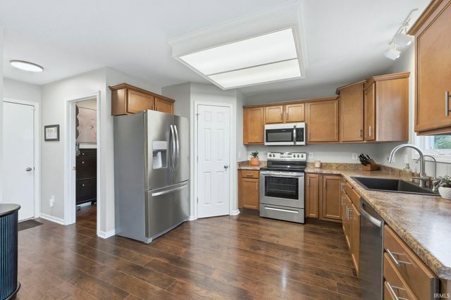 910 Honey Willow Boulevard, Huntertown, IN 46748