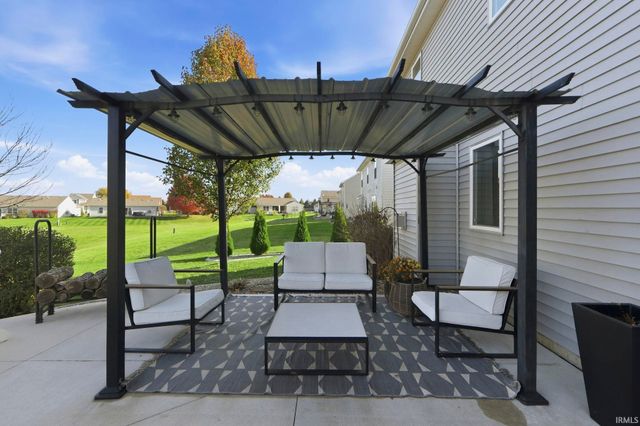 910 Honey Willow Boulevard, Huntertown, IN 46748