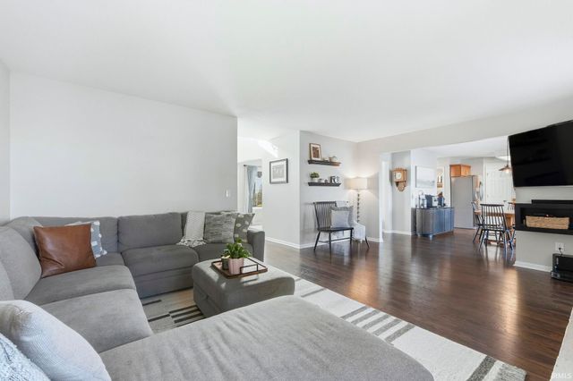 910 Honey Willow Boulevard, Huntertown, IN 46748