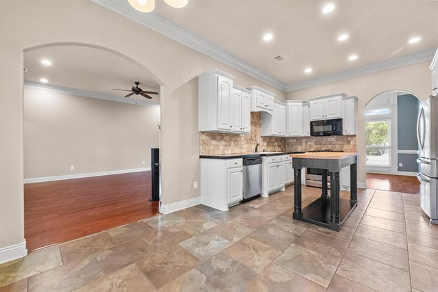 164 Crystal Lake Rd, Austin, AR 72007