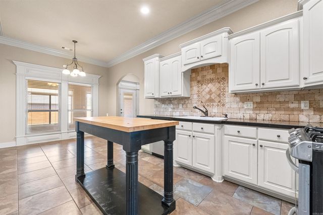 164 Crystal Lake Rd, Austin, AR 72007