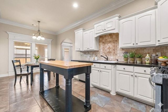 164 Crystal Lake Rd, Austin, AR 72007