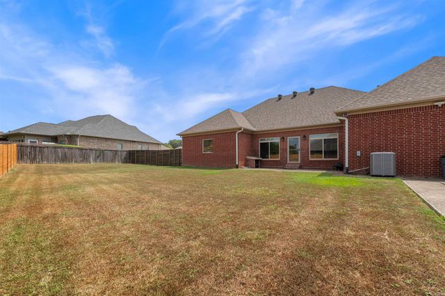 164 Crystal Lake Rd, Austin, AR 72007