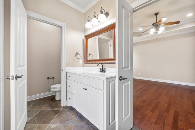 164 Crystal Lake Rd, Austin, AR 72007