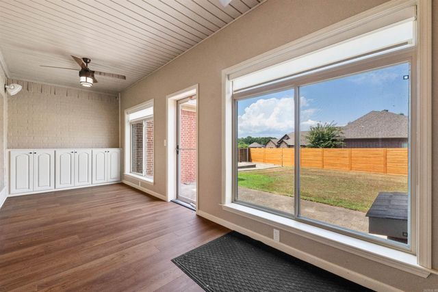 164 Crystal Lake Rd, Austin, AR 72007