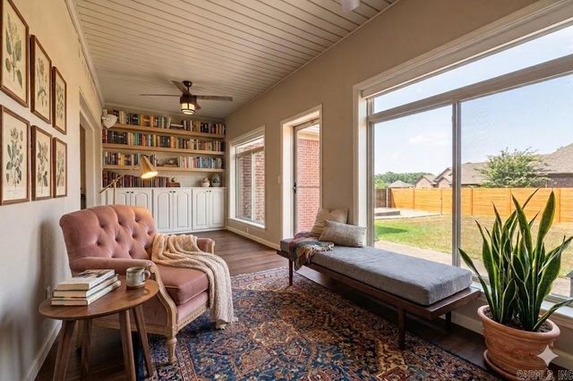 164 Crystal Lake Rd, Austin, AR 72007