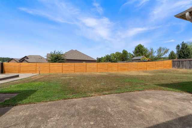 164 Crystal Lake Rd, Austin, AR 72007