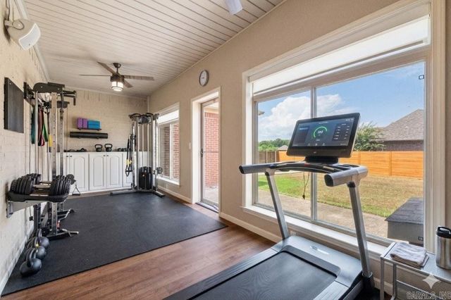 164 Crystal Lake Rd, Austin, AR 72007