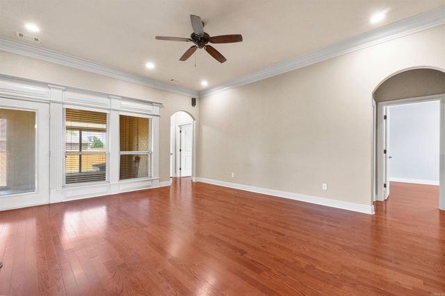 164 Crystal Lake Rd, Austin, AR 72007