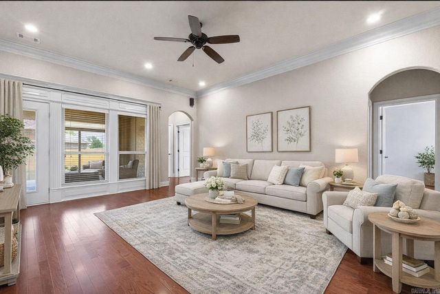 164 Crystal Lake Rd, Austin, AR 72007