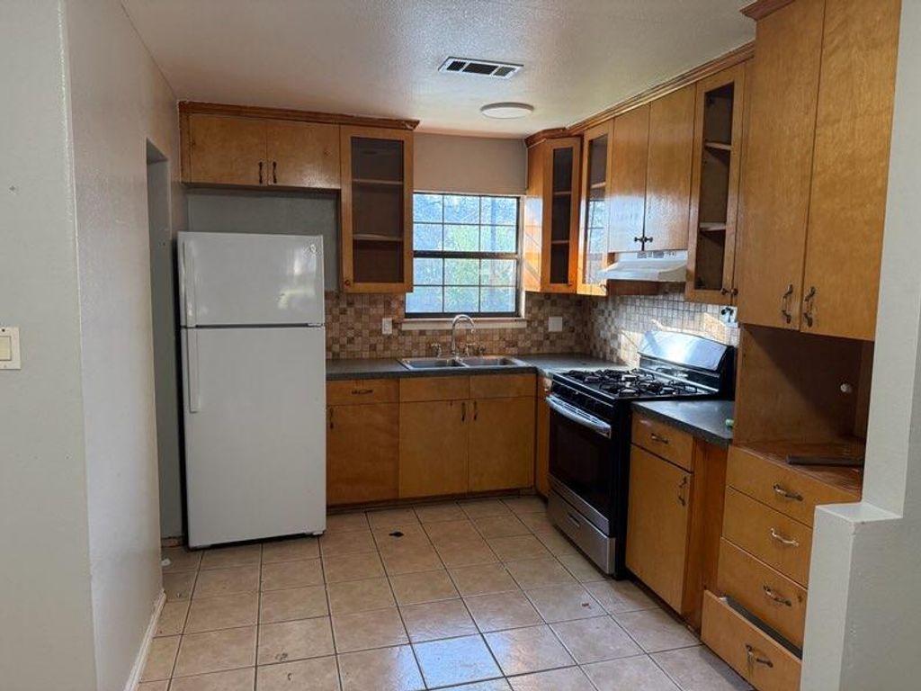 5609 Gloucester LN, Austin, TX 78723