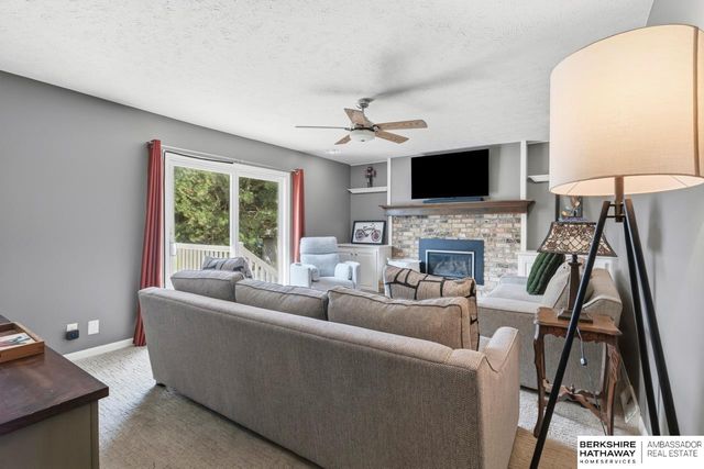 13329 Woolworth Avenue, Omaha, NE 68144