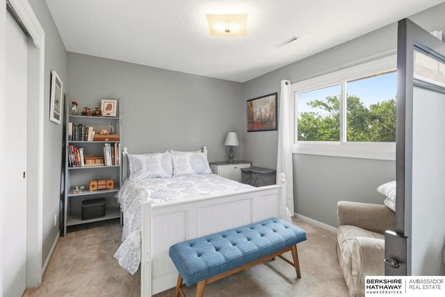 13329 Woolworth Avenue, Omaha, NE 68144