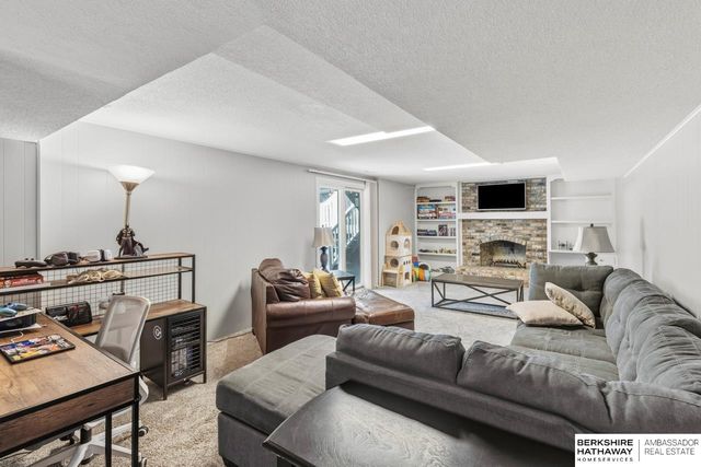 13329 Woolworth Avenue, Omaha, NE 68144