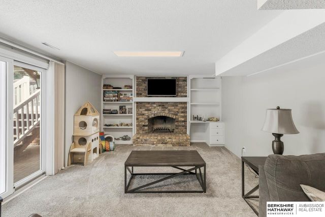 13329 Woolworth Avenue, Omaha, NE 68144