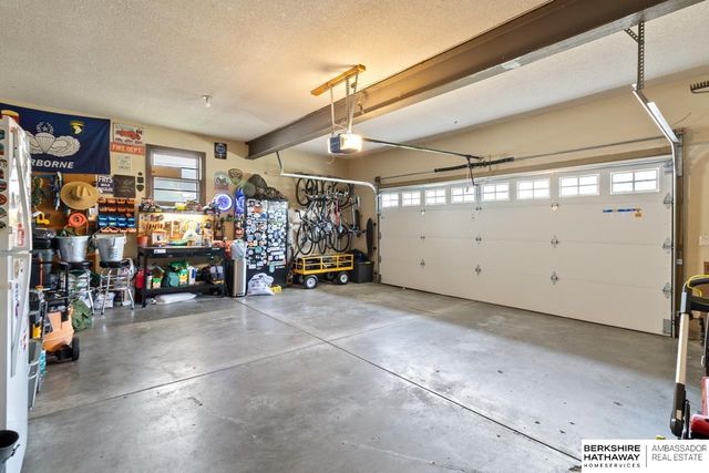 13329 Woolworth Avenue, Omaha, NE 68144