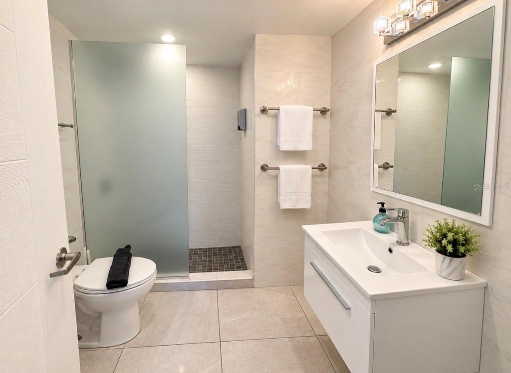 Image 13 of property listing at ESJ Tower 176, Carolina, PR 00979