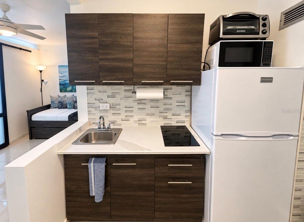 Image 9 of property listing at ESJ Tower 176, Carolina, PR 00979
