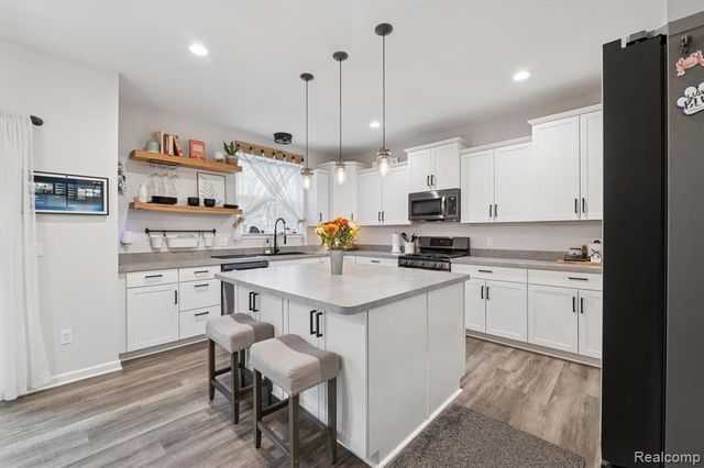 48138 Manhattan Drive, Macomb, MI 48042