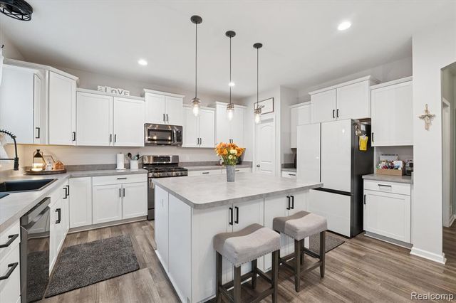 48138 Manhattan Drive, Macomb, MI 48042