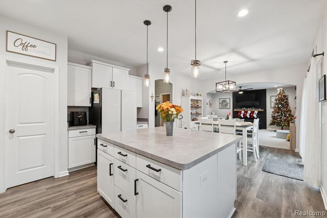 48138 Manhattan Drive, Macomb, MI 48042