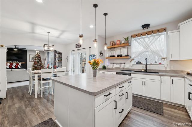 48138 Manhattan Drive, Macomb, MI 48042