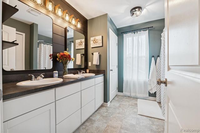 48138 Manhattan Drive, Macomb, MI 48042