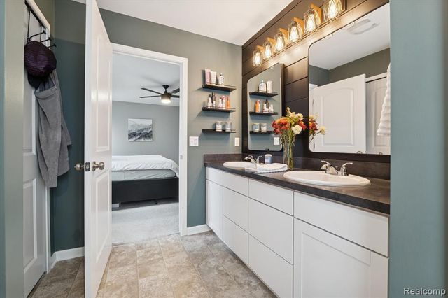 48138 Manhattan Drive, Macomb, MI 48042