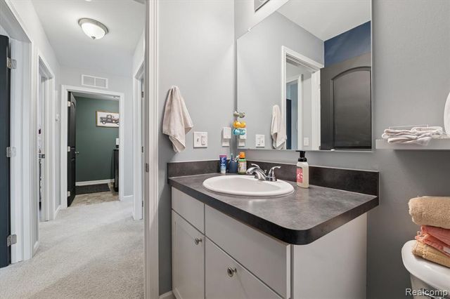 48138 Manhattan Drive, Macomb, MI 48042