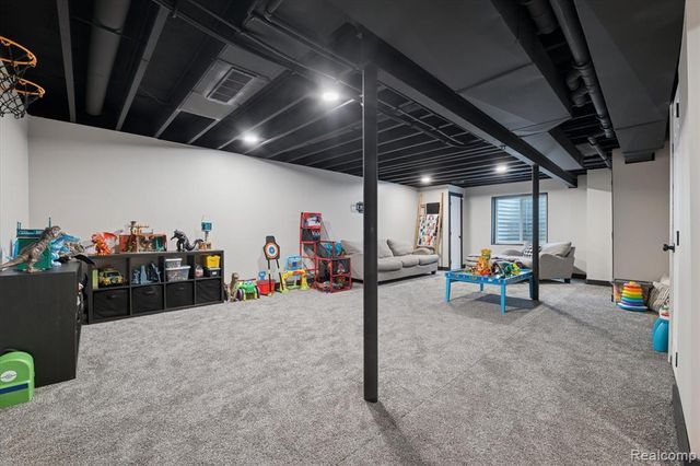 48138 Manhattan Drive, Macomb, MI 48042