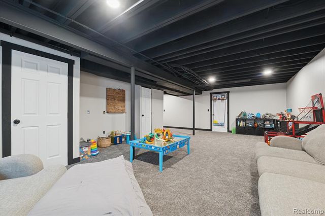 48138 Manhattan Drive, Macomb, MI 48042